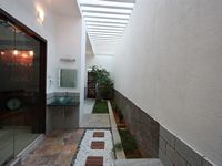 egmore-passage-house-dining-courtyard