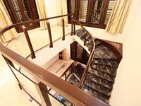 egmore-passage-house-staircase-handrail