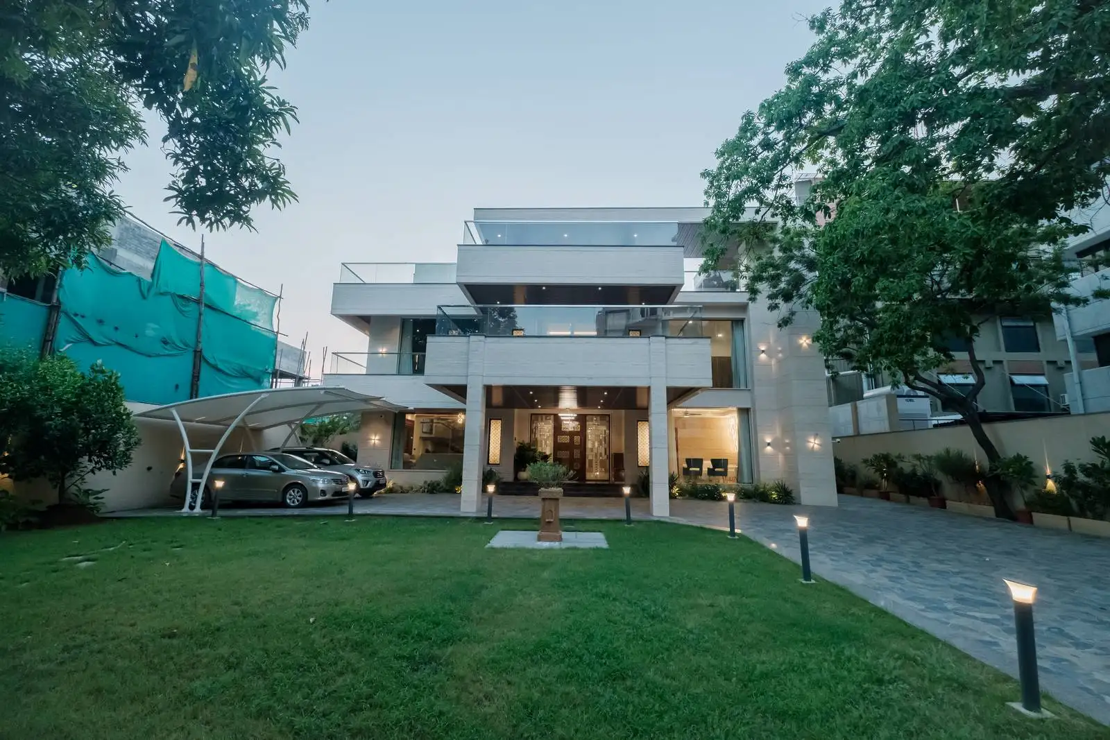 The design features expansive cantilevered balconies and terraces, enhancing spatial openness and strengthening the visual and physical connection to the outdoors.