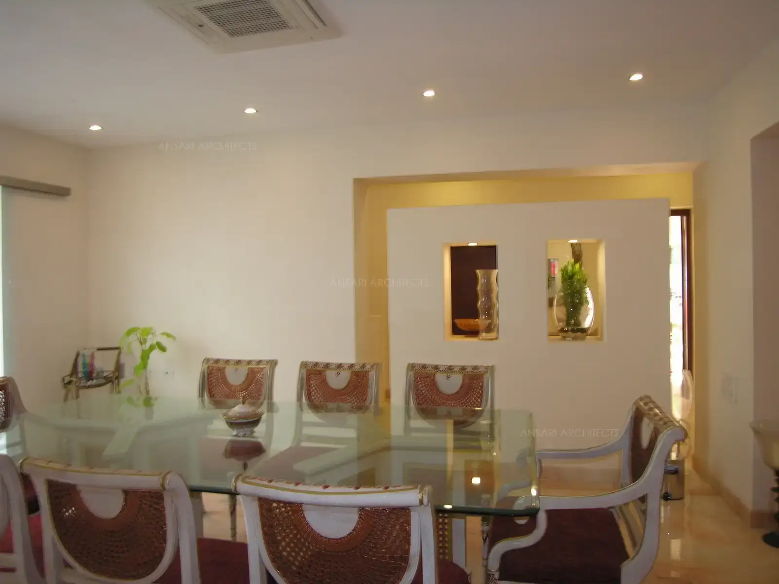 Partition wall created in between dining and lobby area.