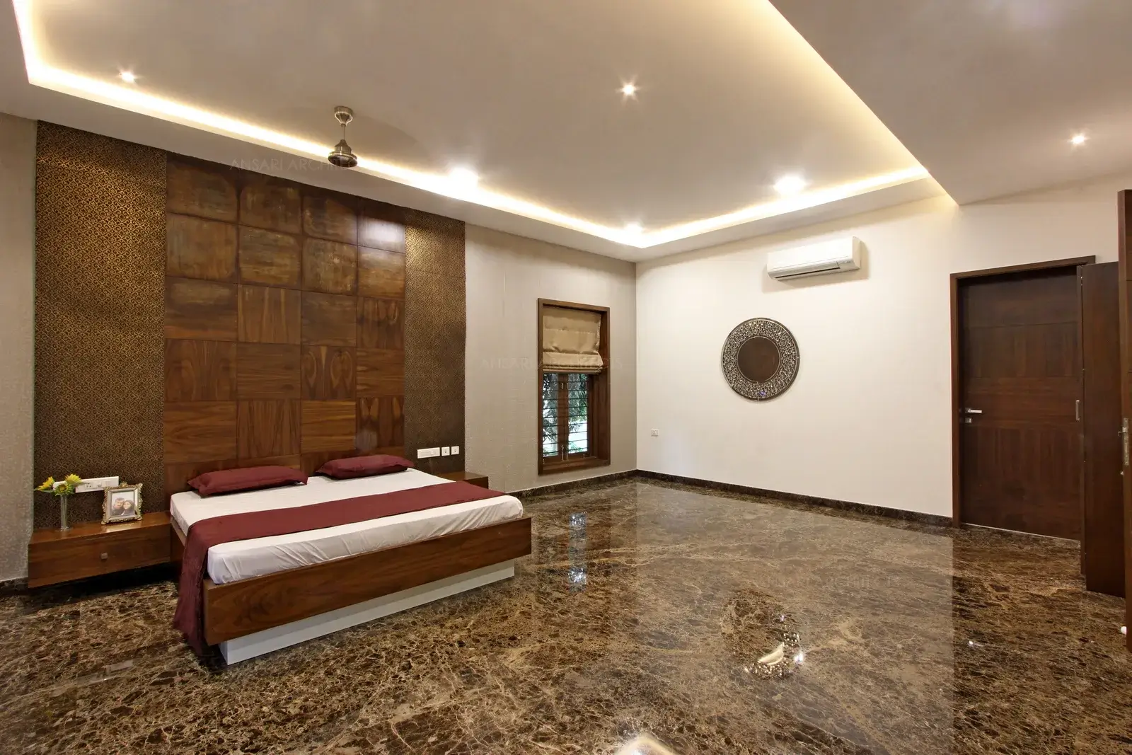 Gold infuses a way of grandeur into the spaces, the lighting around the ceiling interwines classic and contemporary threads to weave unique traditional aesthetic. The space eschews oft-flavoured neutral palettes, choosing to embrace boldness, vigour and vitality.