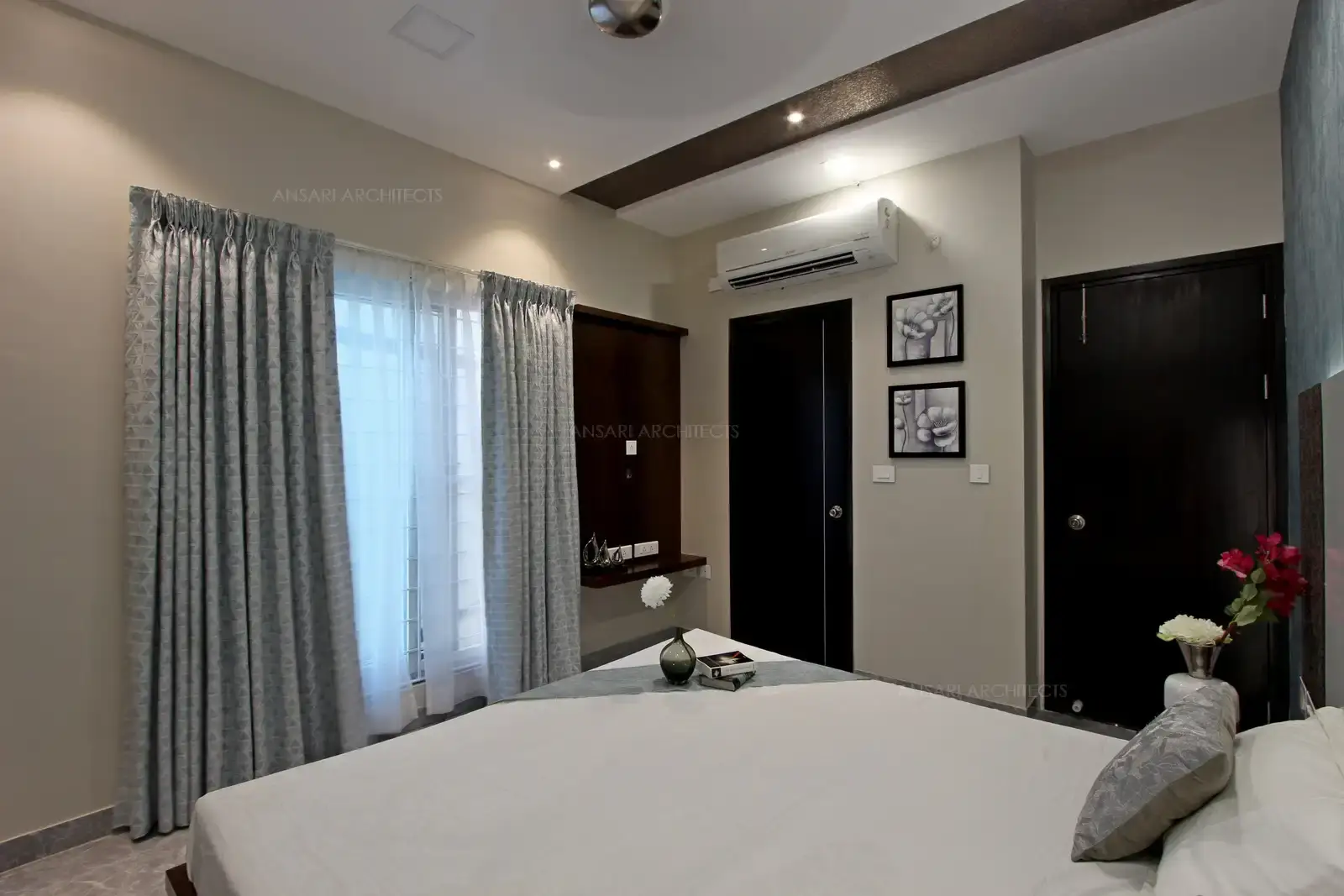 The bare decor accent wall with striking blue coloured, textural accent exaggarates the space.