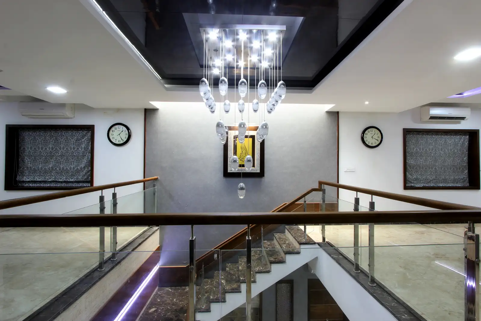 The central lighting serves the elegant contemporary theme. It detail outs the space brings a radiance to the staircase.