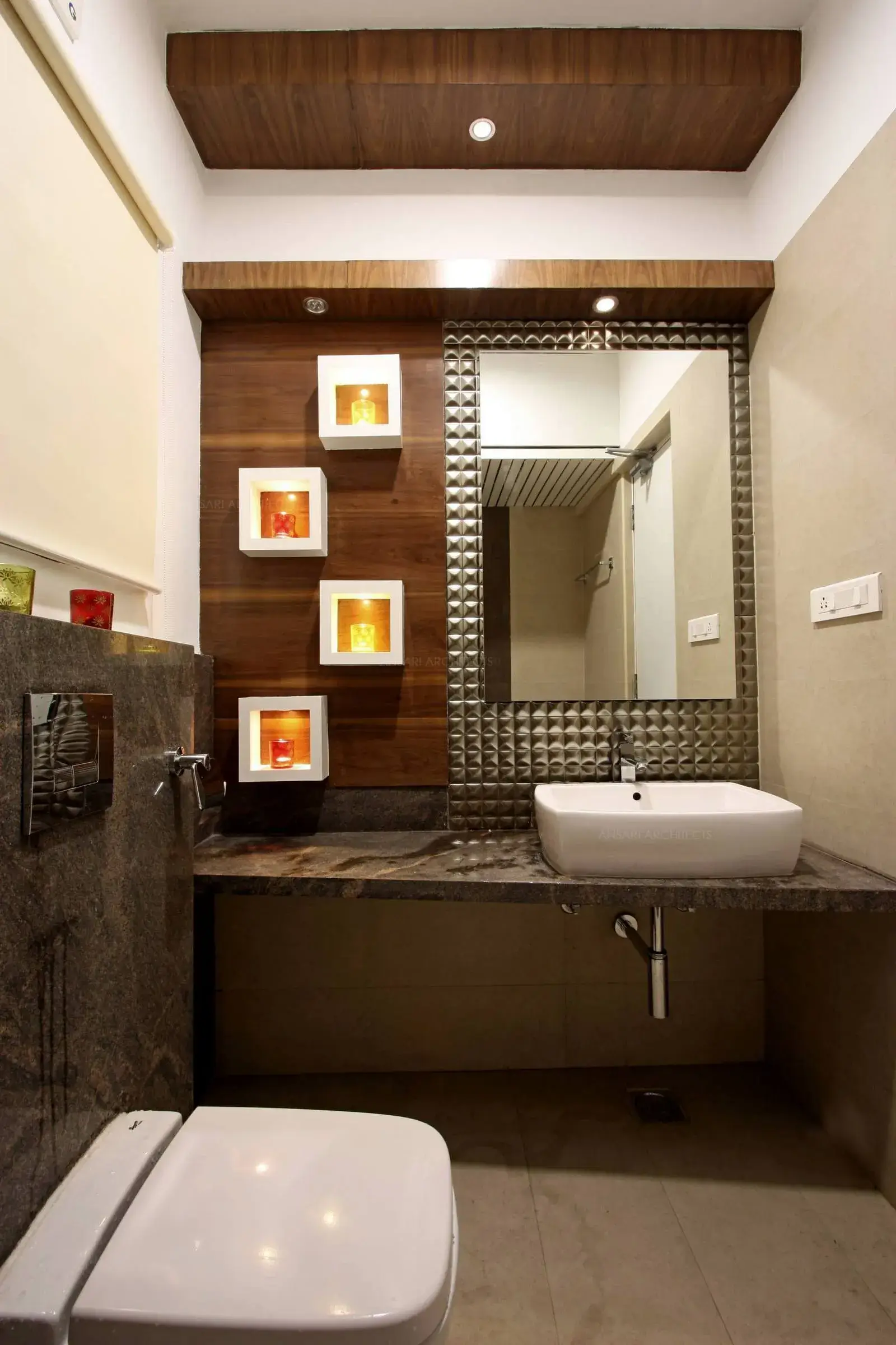 The vanity with veneer finishes with niches, mirror and spotlights