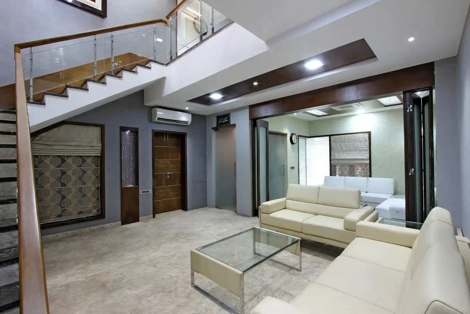 The earthy living room brings out the best in exposed surfaces and textures creates a relaxing environment.
