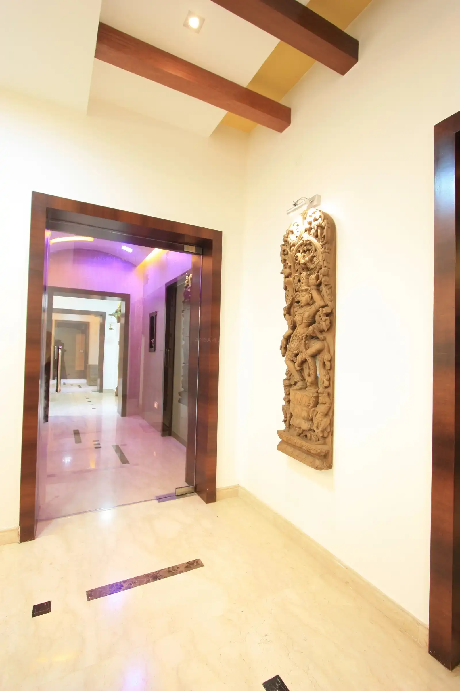 The corridor visible from the main door leads to many rooms in the rear, the flooring is Botticino Italian marble, completely, and the woodwork on the ceiling reflects the Heritage of the house