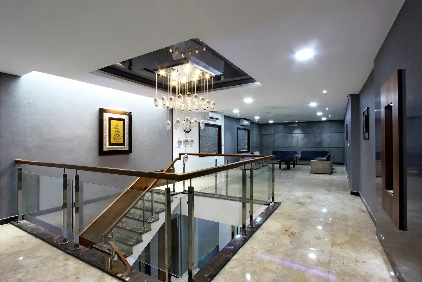 The entire space creates a vintage effect. It adds on layers, contrasting patetrns with a eclectic vibe.