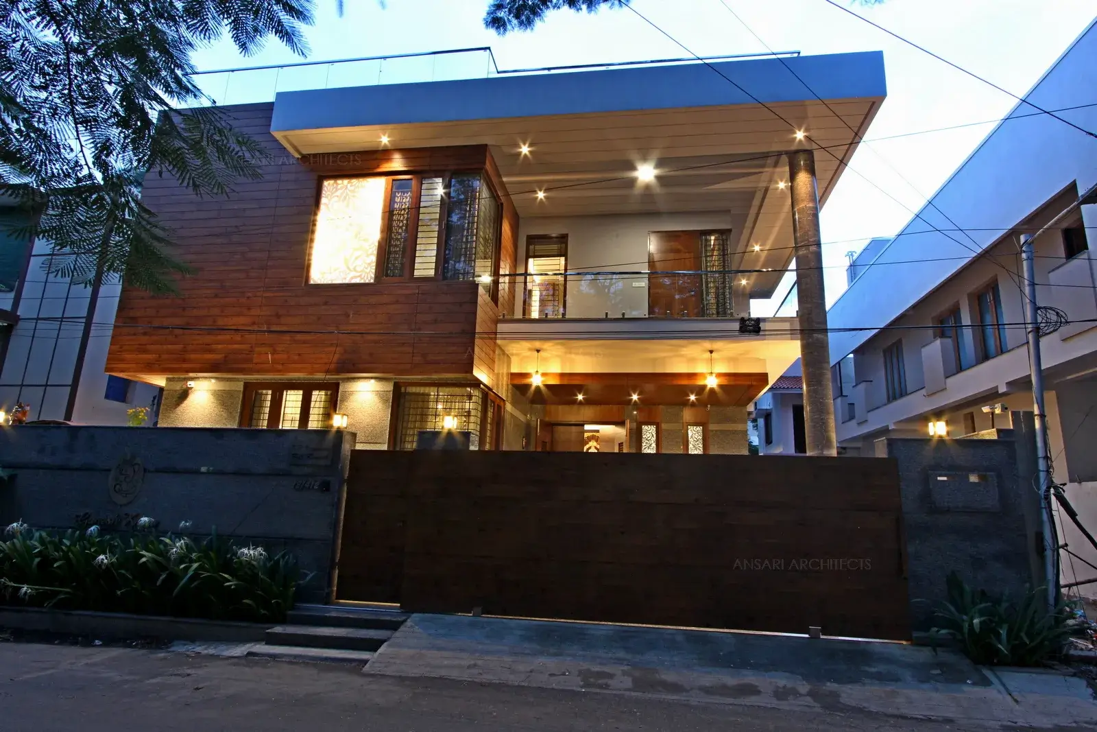 The exterior features a co-ordinated palette of white, stone texture and wood texture, which gives it a clean, simplistic and modern visual impression. The building meets the functional demands and forms a contrast of solid and void through the spaces. It is well integrated with the surrounding.