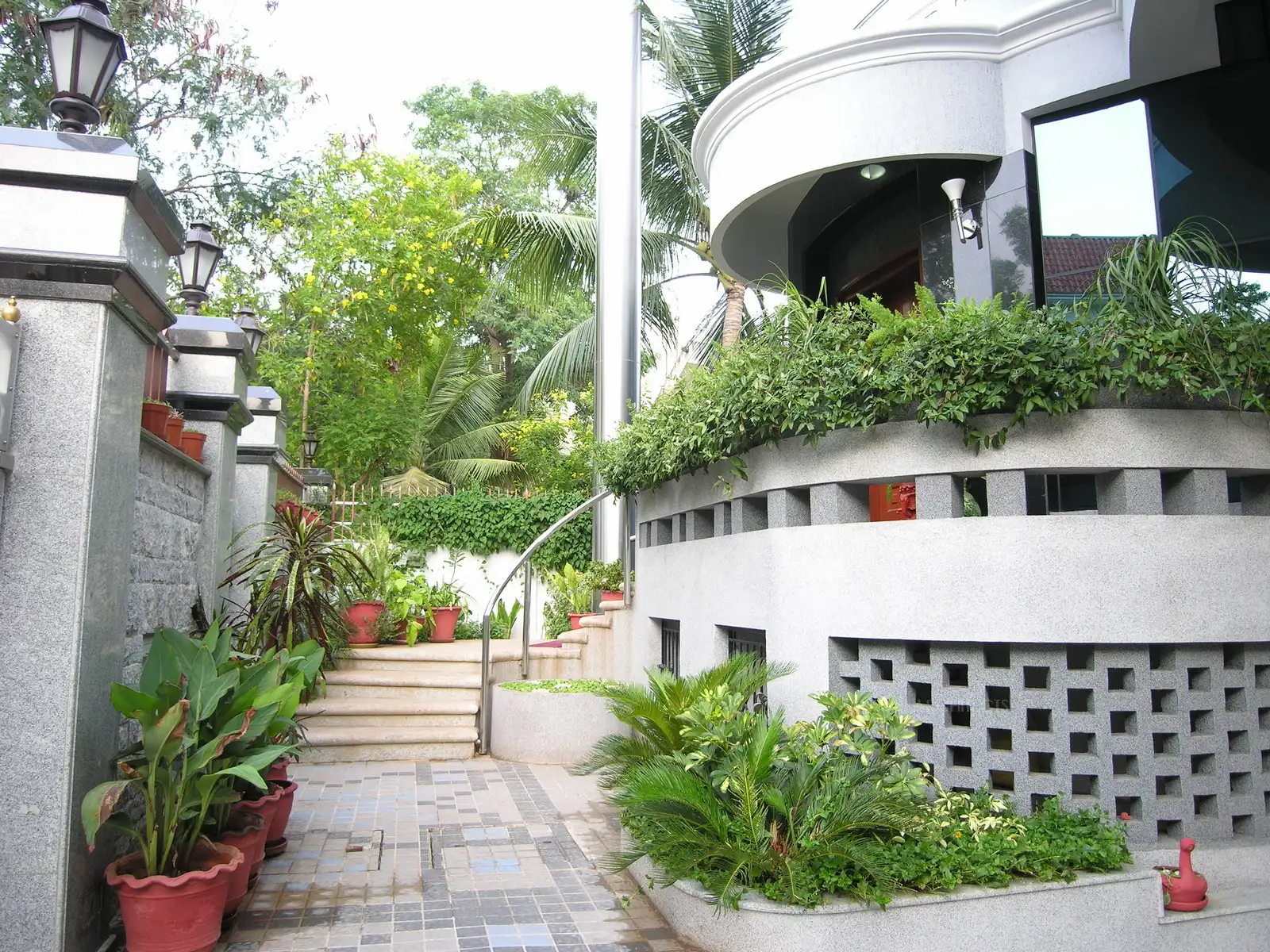 The main entrance steps leading to the main door, beautifully Landscaped and very inviting to the visitors.

