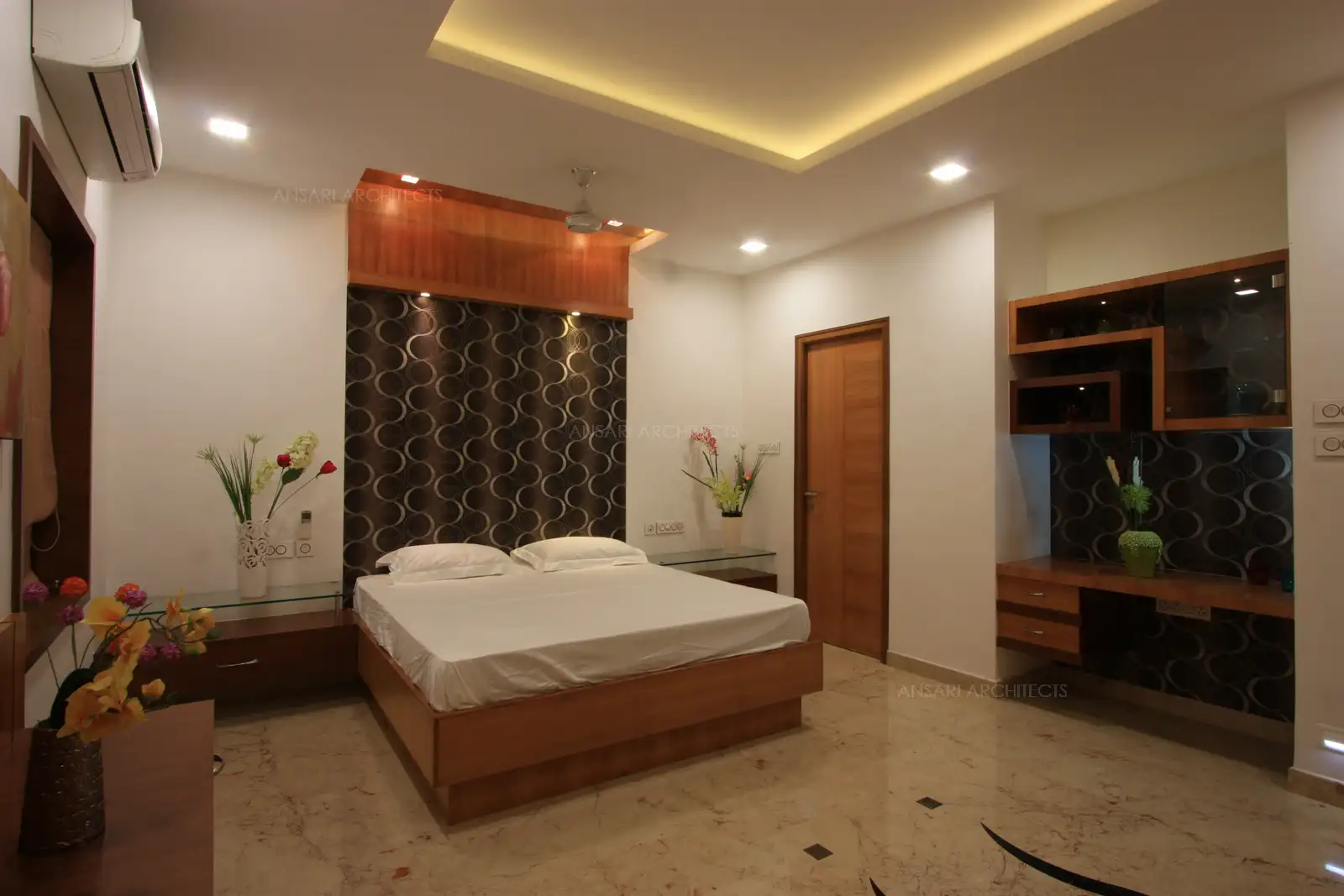 A functional study table has been placed neatly in the cavity present in the room.