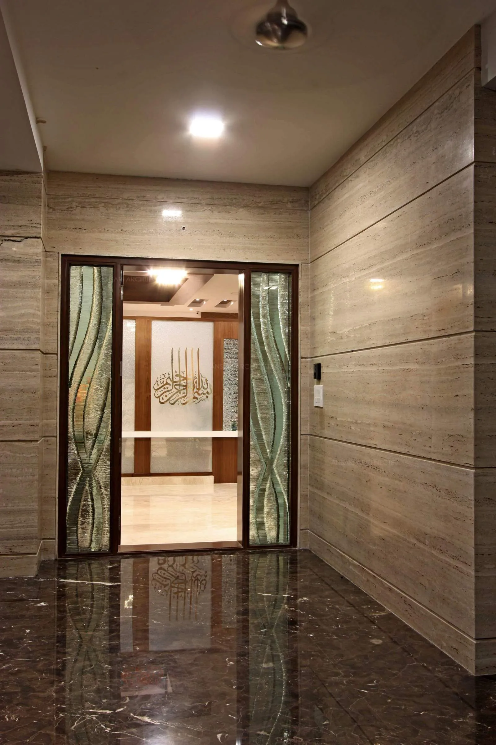 The marble cladding brings in a sense of opulence, the frosted glass with abstract pattern brings in lightness and intricate details adds grandeur.