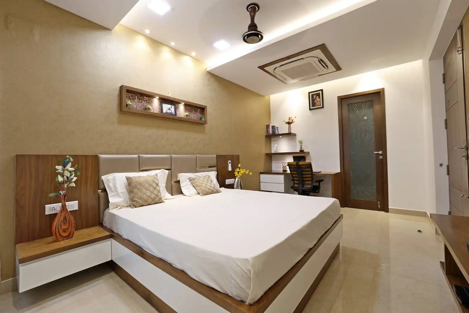 Second floor bedroom layout with integrated side tables and workspace, featuring warm wood tones, a textured accent wall, and light flooring for a bright, functional, and modern space.