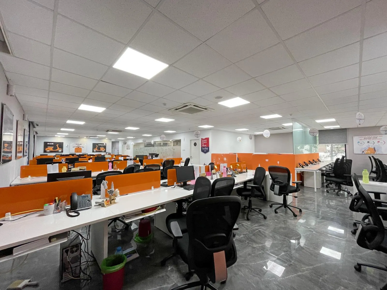 63 workstations, the open-plan first-floor office balances teamwork and focused work through efficient zoning. Integrated storage solutions—including low-height central cabinets, overhead units, and side storage—maintain openness while offering practical space for files, stationery, and office equipment.